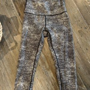 Lululemon Cropped 3/4 - Size 6 Leggings